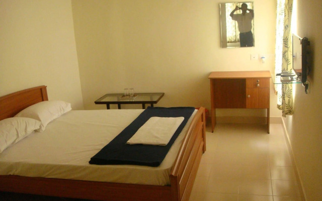 Palm Grove Service Villa