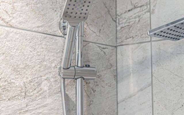 Private Hot Tub, Sauna, Ice Bath Gym Apartment