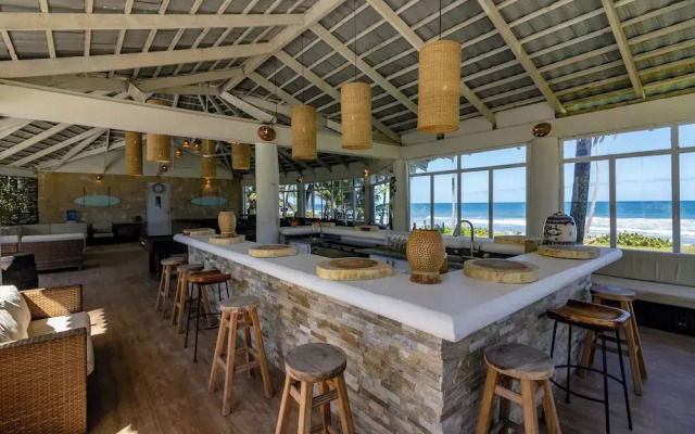 Room in Guest Room - Oceanfront Suite With Kitchenette Stunning Views & Secluded Luxury