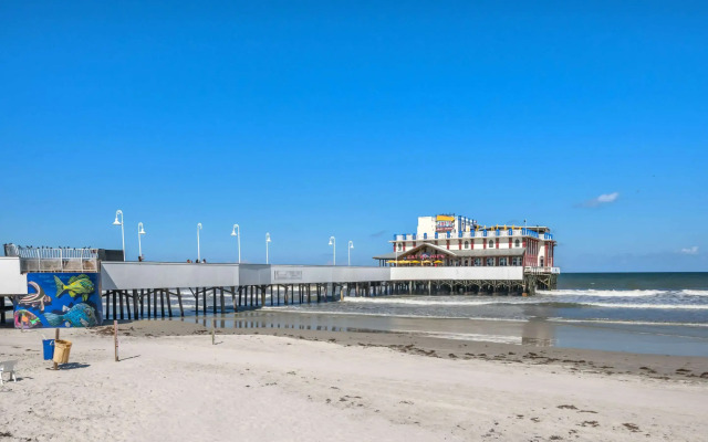 Comfort Inn & Suites Daytona Beach Oceanfront
