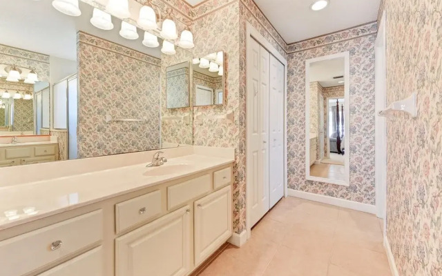 Ocean Escape by Vtrips