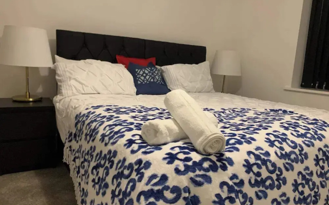 4bed House - Direct Links Into Central London