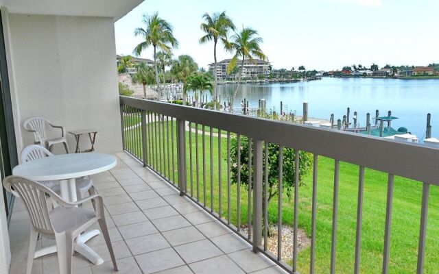 Relaxing Condo With Pool, bay View and Steps to Beach