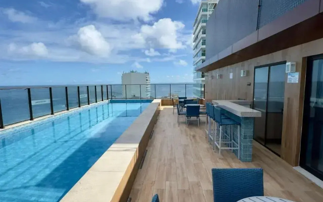 Academia/Garagem/ Piscina : a 300 m do Farol