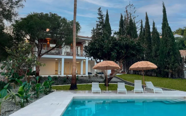 Tess Villa Olmos in M Laga