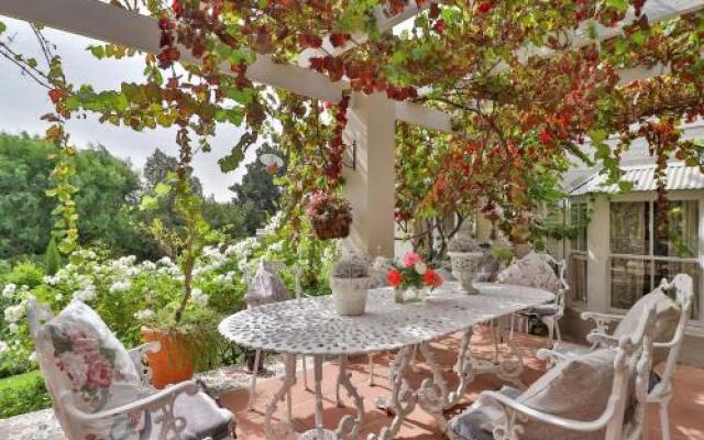 Three Oaks Bed  Breakfast