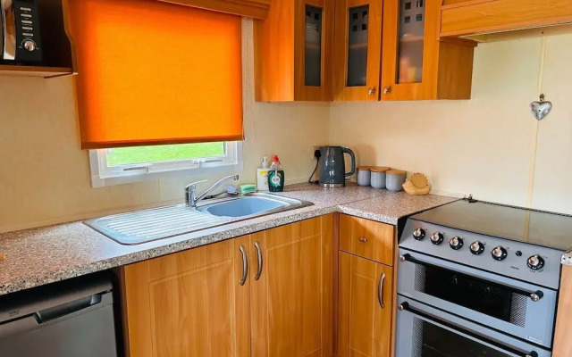Charming Countryside Static Van With Entertainment