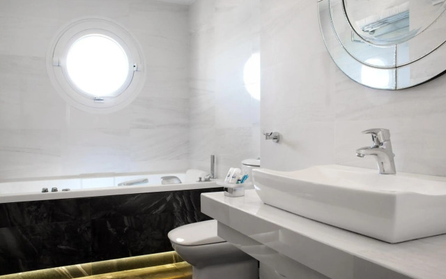 Karalis City Hotel