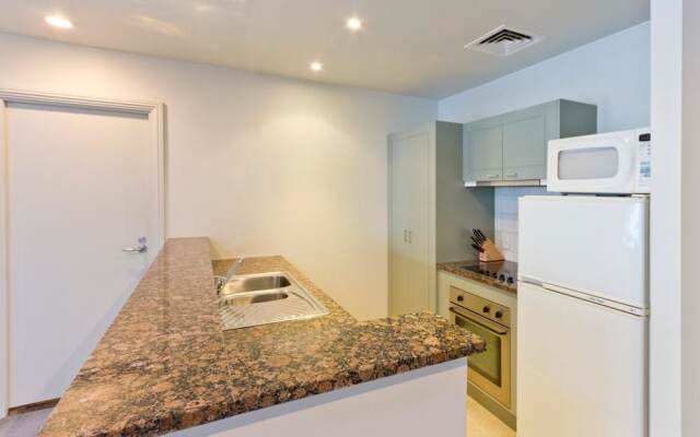 QV Air-conditioned Apartment with Carpark (904)