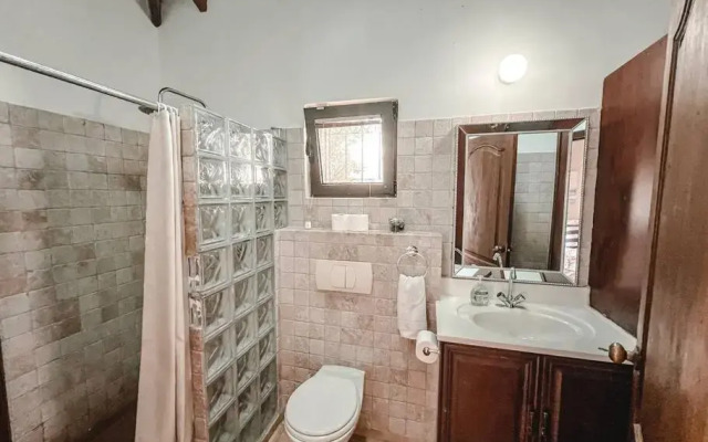 Breezy “Hacienda” w/pool - 4bed in Gated Resort