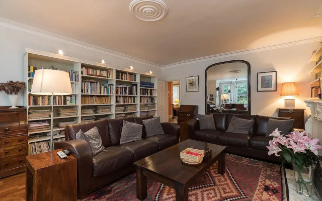 Elegant 2 bed near Hampstead and Camden, sleeps 4