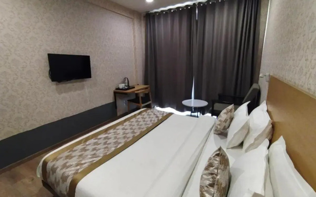 Saltstayz Select - Near Sohna Road City Center