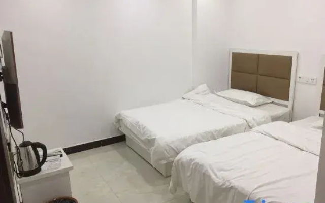 Xinzheng Yibai Hotel
