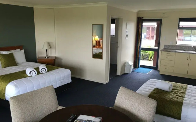 Haast River Top 10 Holiday Park
