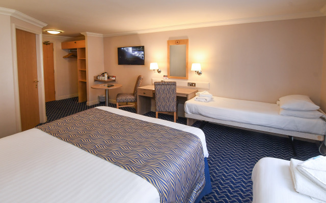 The Queens Hotel & Victoria Cloisters