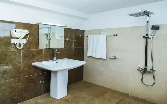 OYO 242 Dhanamuthu Hotel And Banquets