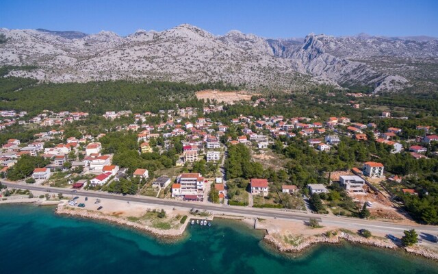 Apartments and Rooms Dragica