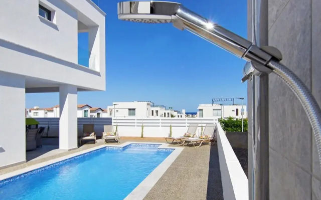 Theresa Paralimni in Paralimni