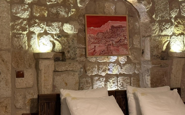 Under Cave Hotel