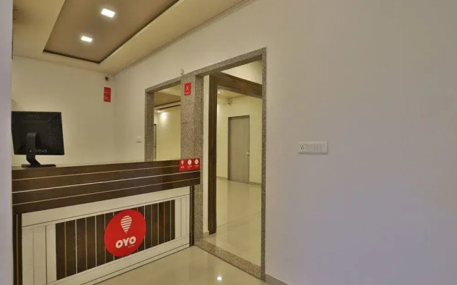 OYO 11750 Hotel Starz