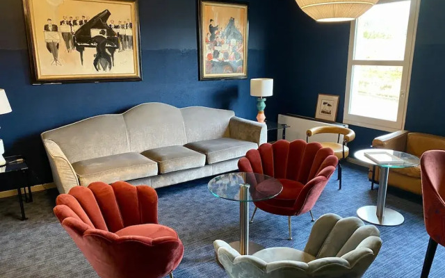 Logis Hostellerie Domaine De La Reynaude