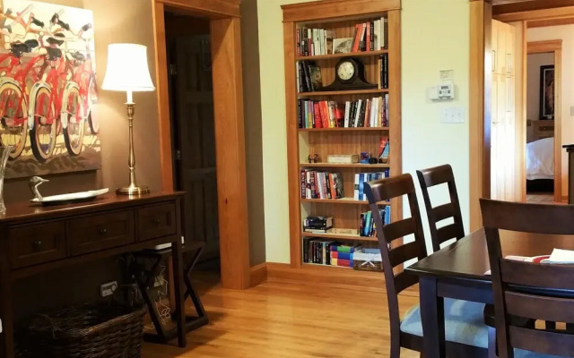 Geneva Garden Bungalow - Two Bedroom Home