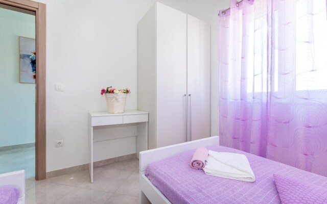 Stunning Apartment in Srima With Wifi and 2 Bedrooms