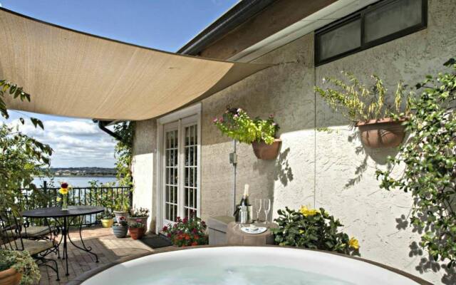 The Lakehouse Bed & Breakfast