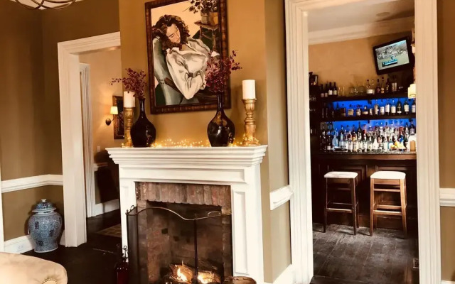 Jedediah Hawkins Inn