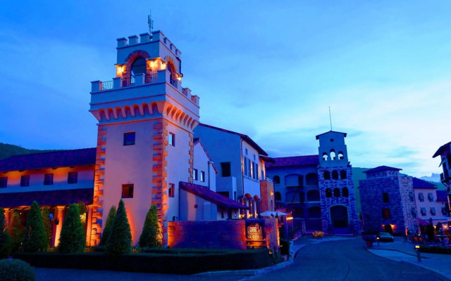 Town Square Suites by Toscana Valley