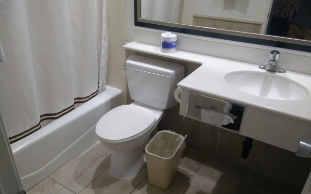 Anaheim Islander Inn and Suites