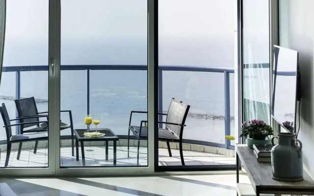 Luxurious 90sqm 2BR Beach Front