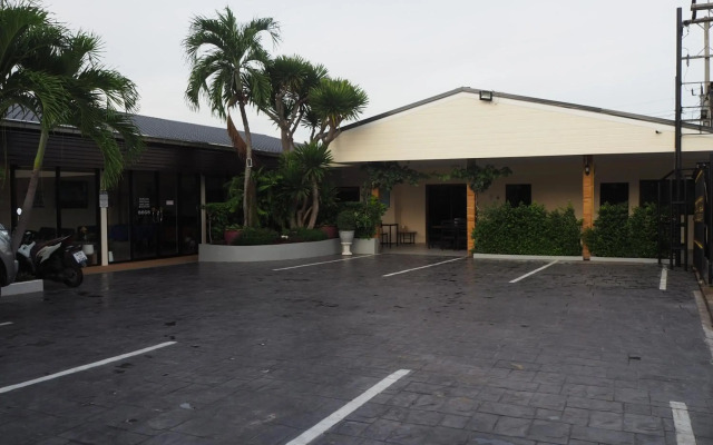 Mangoes Guesthouse