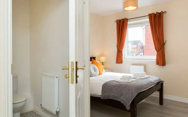 Luxury Two Bed Apartment With Parking - Wolverhampton