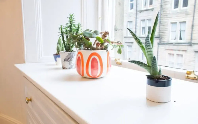 Spacious 2 Bedrooms Apartment by Royal Mile