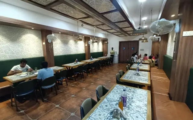 Hotel Akshay Grand
