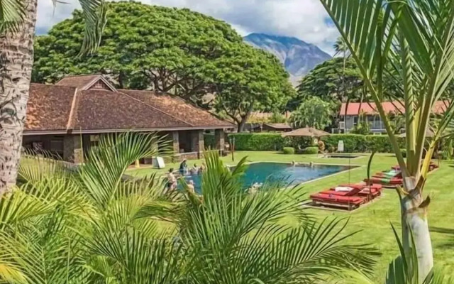 Aina Nalu 2bd/2ba 2 Bedroom Condo by Redawning