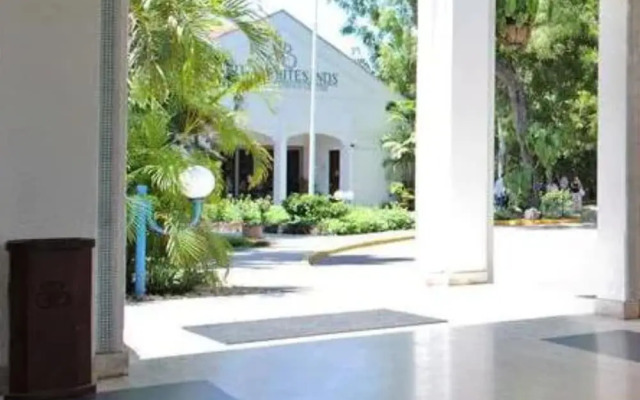 Sarova Whitesands Beach Resort Spa 4