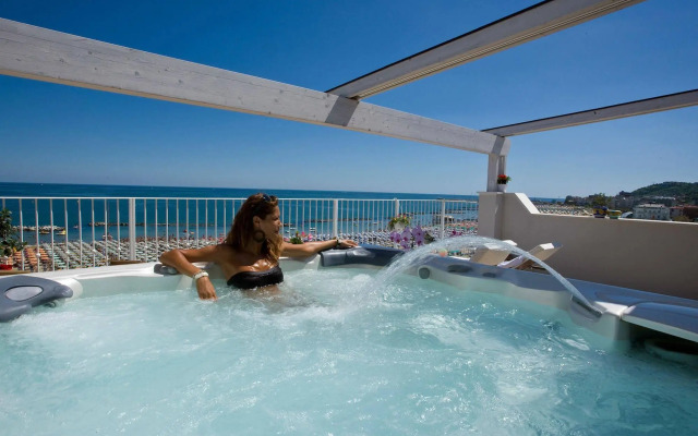 Luxor Beach Boutique Hotel Cattolica