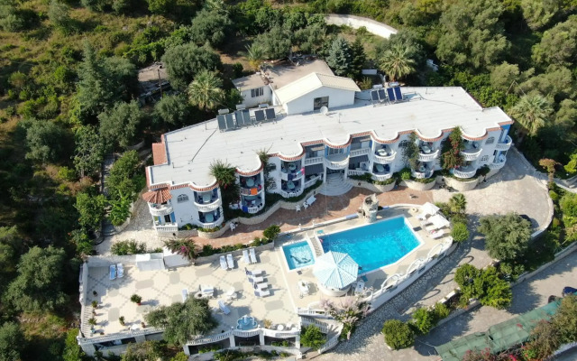 Dolphin Apartments