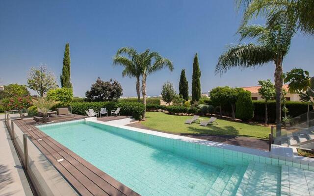 Villa Protaras Sunshine Stylish 4BDR Villa with Pool Close to Fig Tree Bay Beach