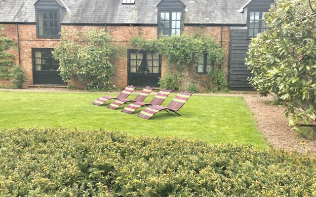 Lovely Big Barn with Hot Tub