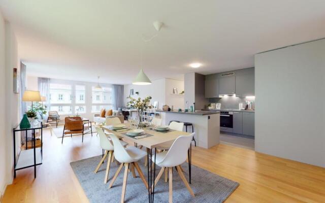 Sublime contemporary apartment in the city centre