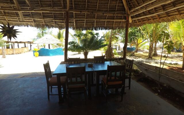 Queen of Sheba Beach Lodge