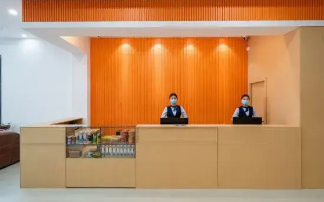 Yijing Hotel (Guilin Qixing Park University of Technology Shop)