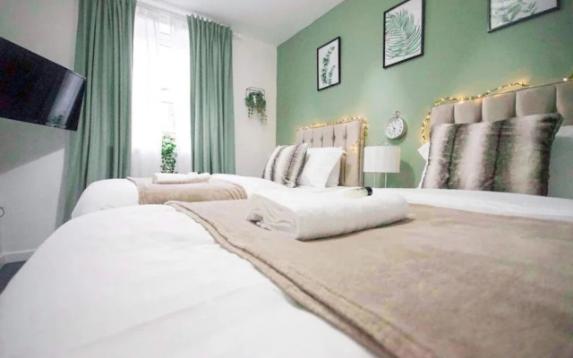 GF Apartment Near City Centre With Gated Parking