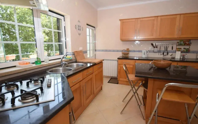 Cozy Villa near Óbidos with Private Swimming Pool
