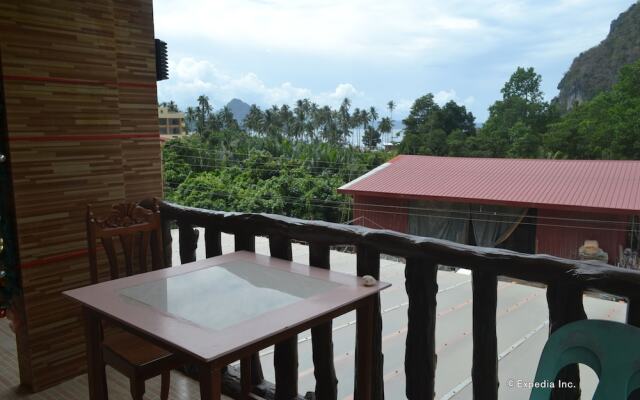 OYO 696 Jurias Garden Hotel
