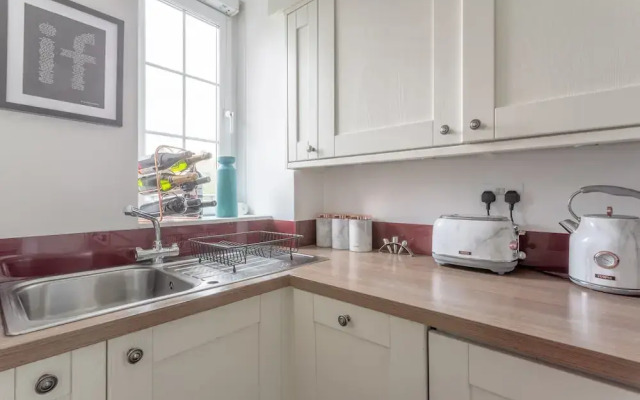 Stylish 2 Bedroom Flat With Views of The Shard