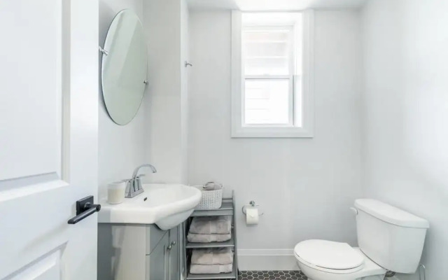Designed 1BR Apartment 4